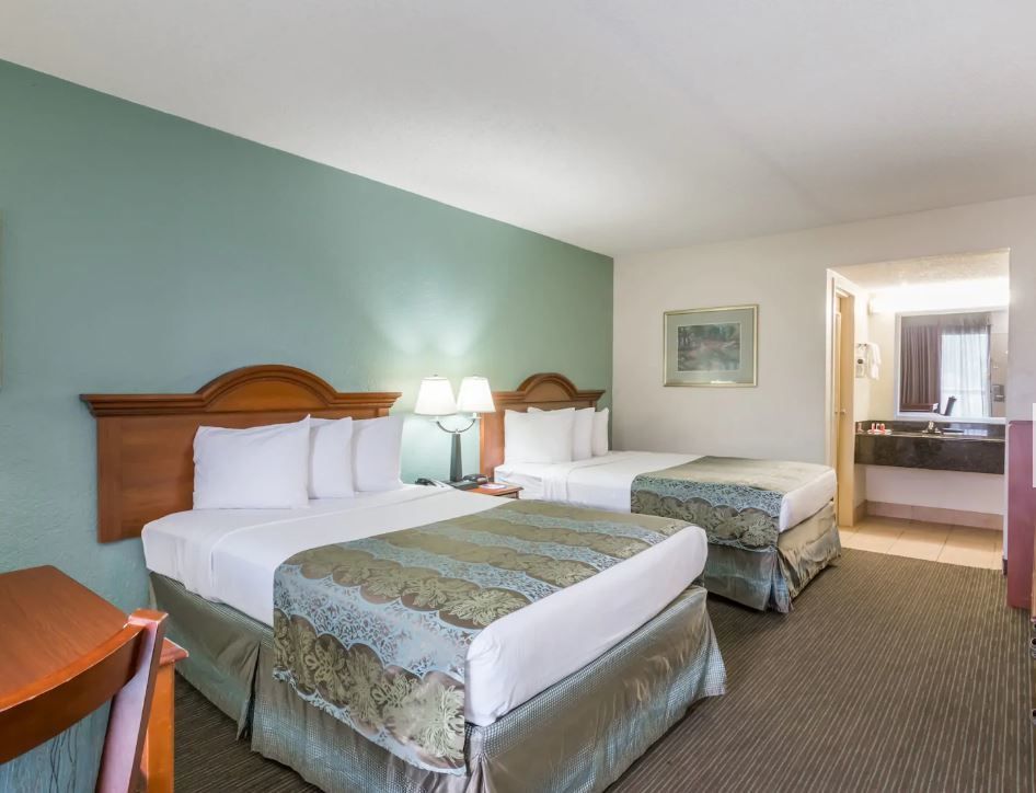 Hotel Available for Corporate Housing: 1425 S Tamiami Trl, Sarasota, FL 34239